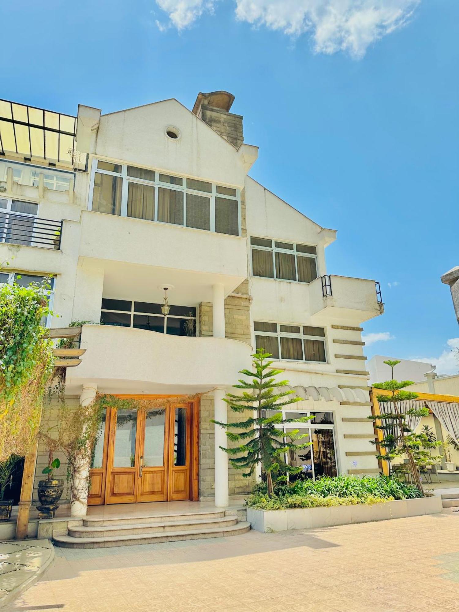 Bed and Breakfast Social House Addis Abeba Esterno foto
