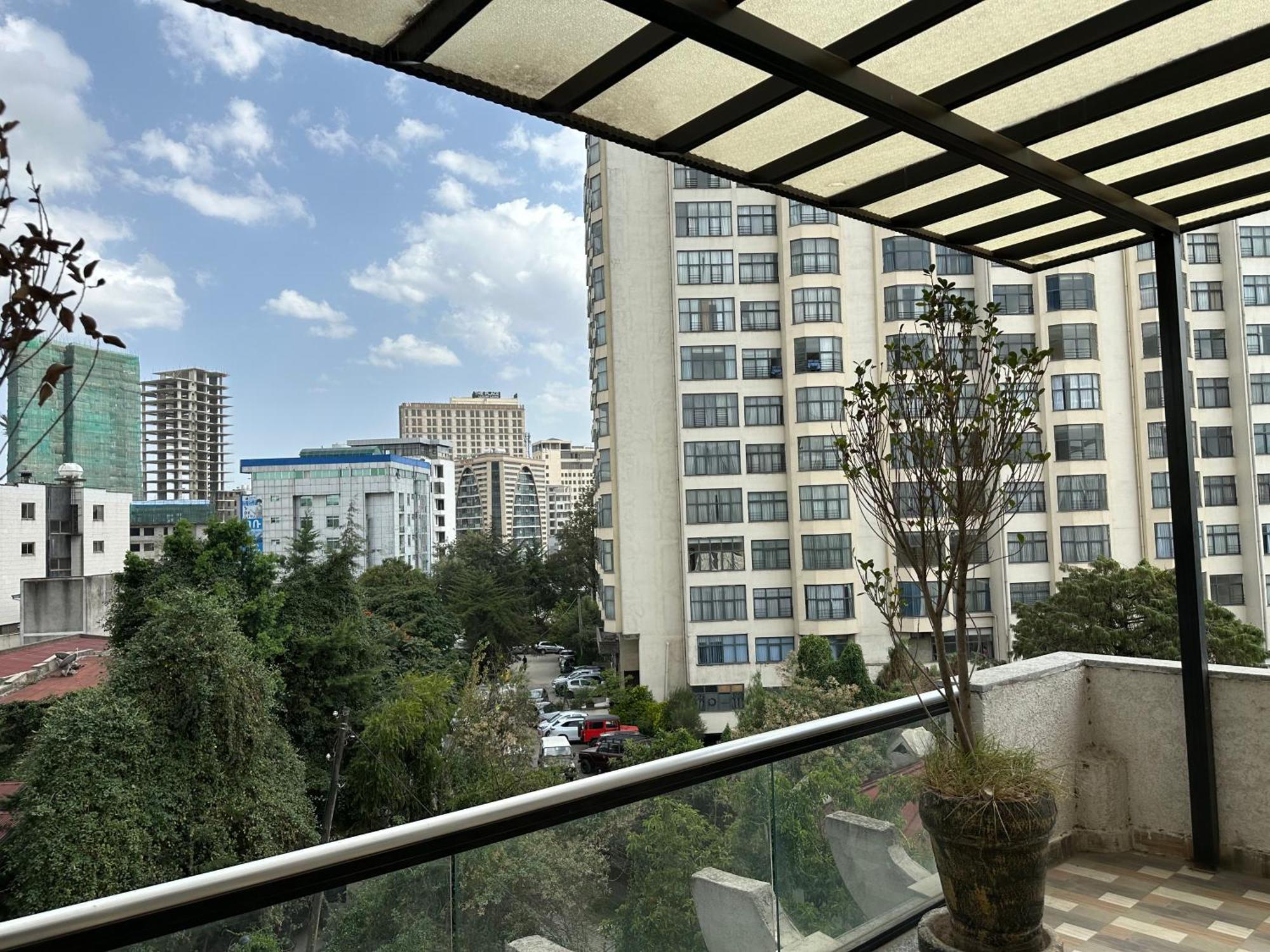 Bed and Breakfast Social House Addis Abeba Esterno foto