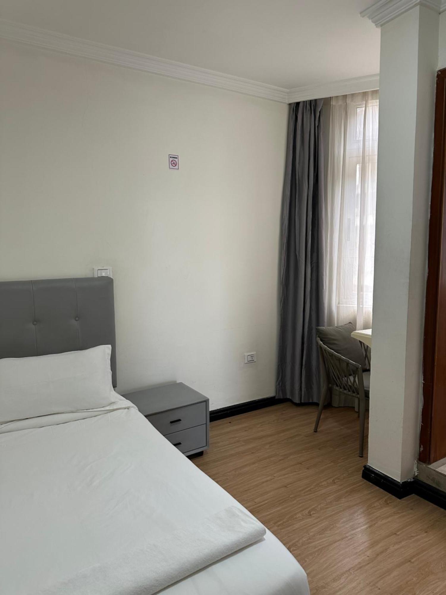Bed and Breakfast Social House Addis Abeba Esterno foto
